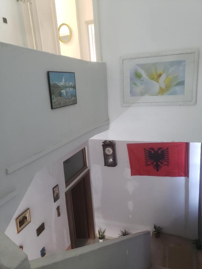 Hostel Oakland Tirana Exterior photo